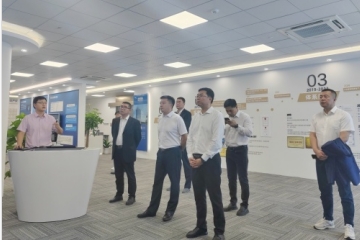 新疆巴州數字化發(fā)展局黨組書(shū)記、副局長(cháng)左勇一行到遠望信息調研考察